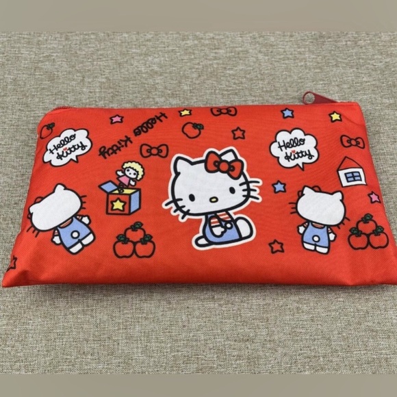 NEW Hello Kitty Large Weekender Bag - Picture 4 of 6
